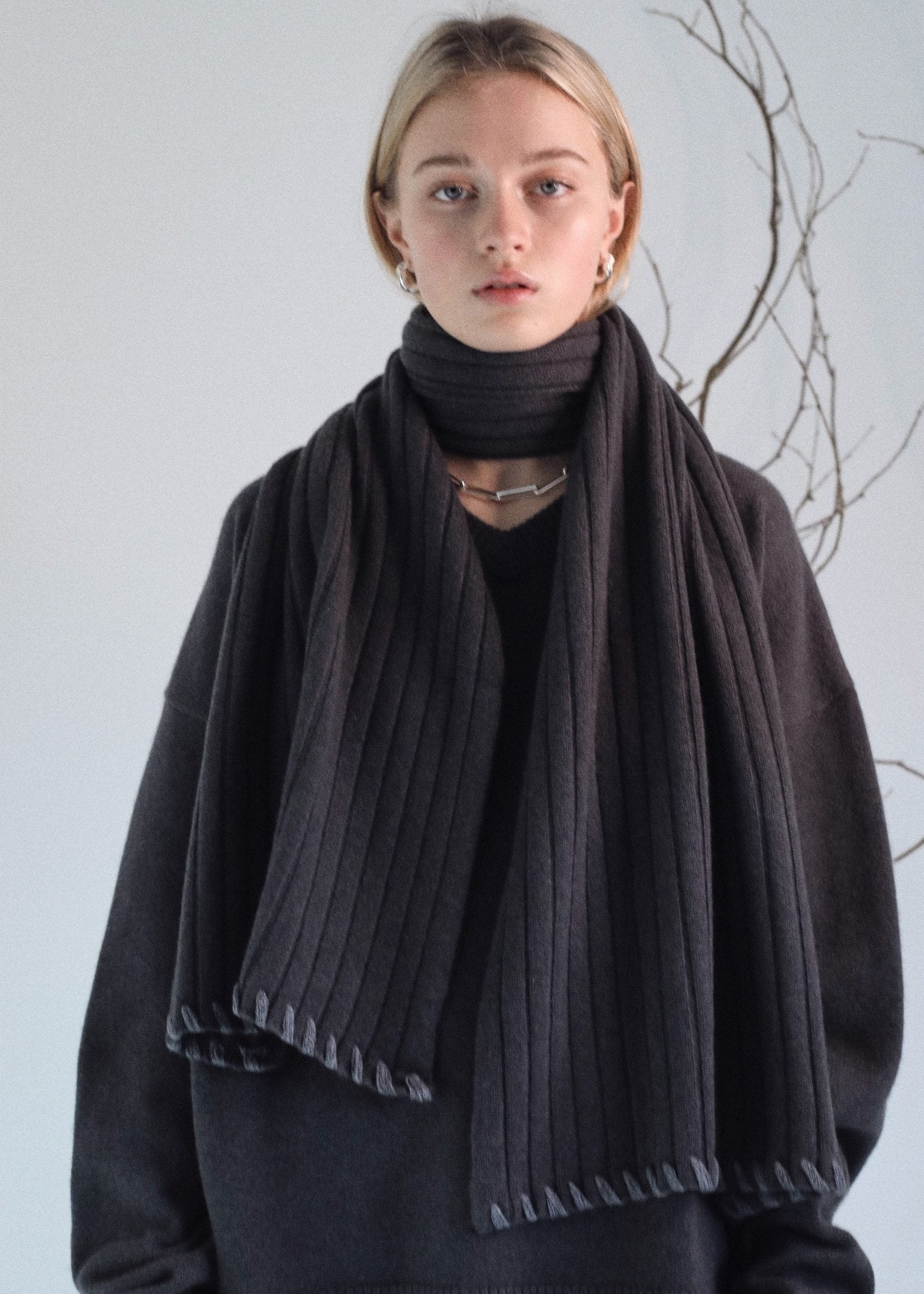 Evan Cashmere Scarf in Umber / Smog