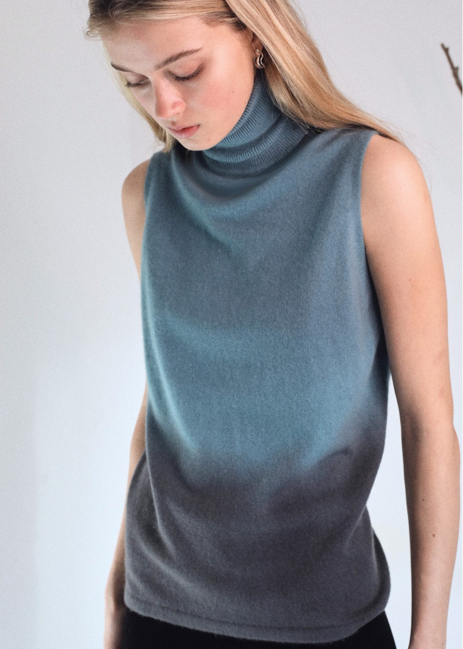 Raven Cashmere Turtleneck in Myrtle / Umber Ombre