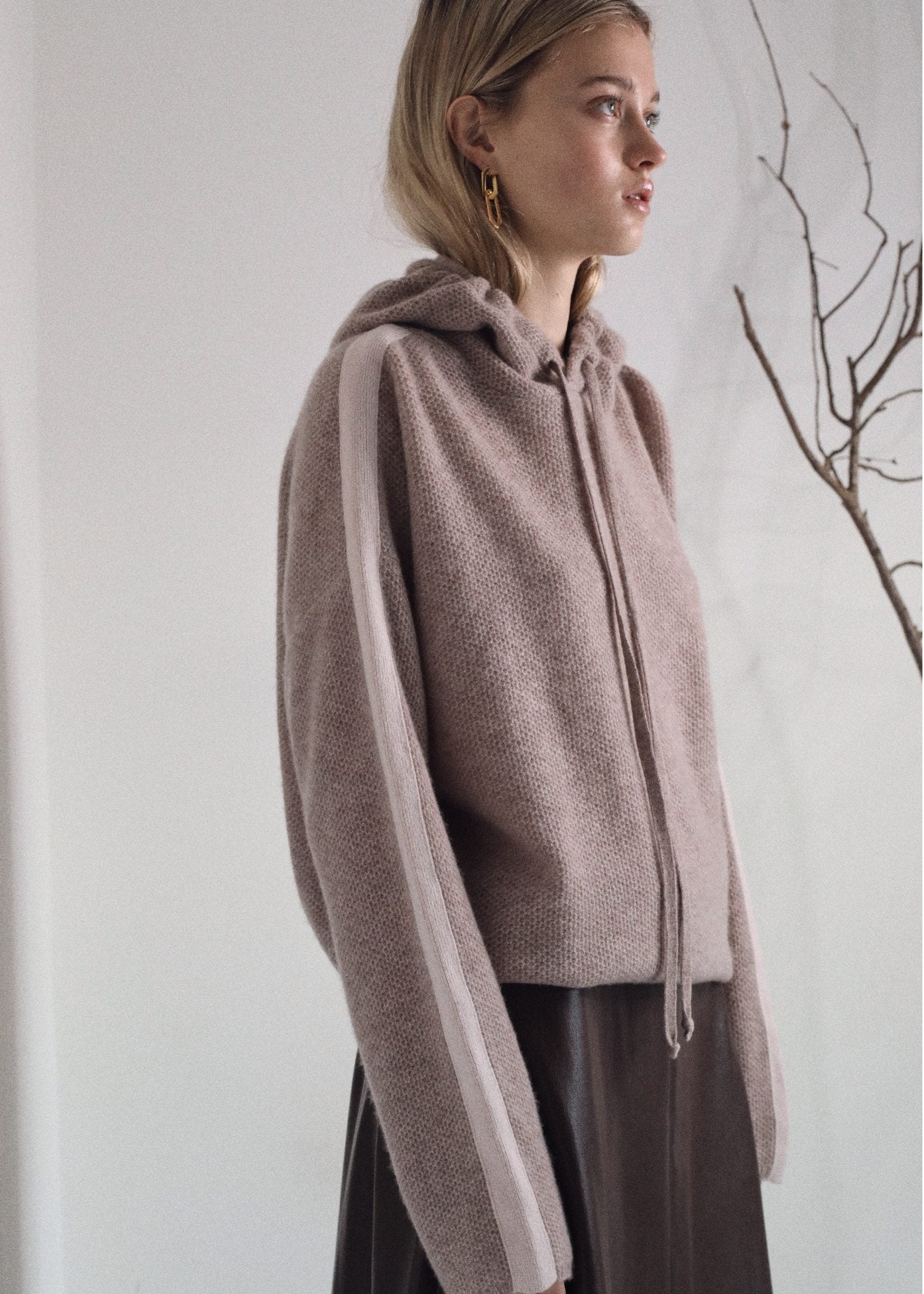 Mary Cashmere Hoodie in Feather / Lunar