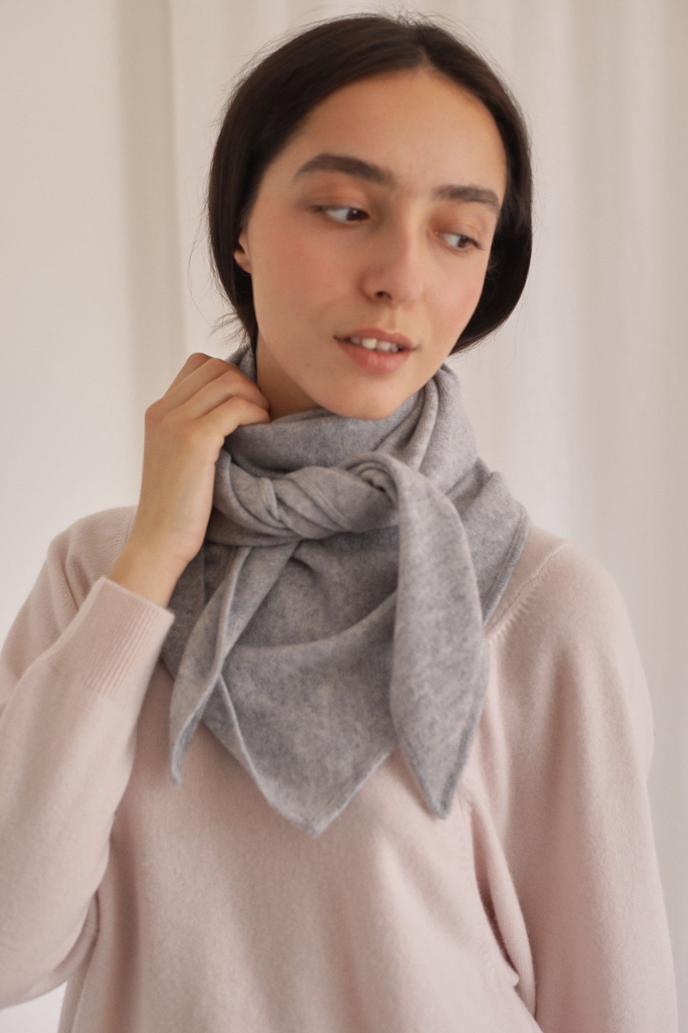 EVAN | Cashmere Triangle Scarf in Cineral