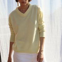 Leandra Cashmere Sweater in Lemonade / Ghost